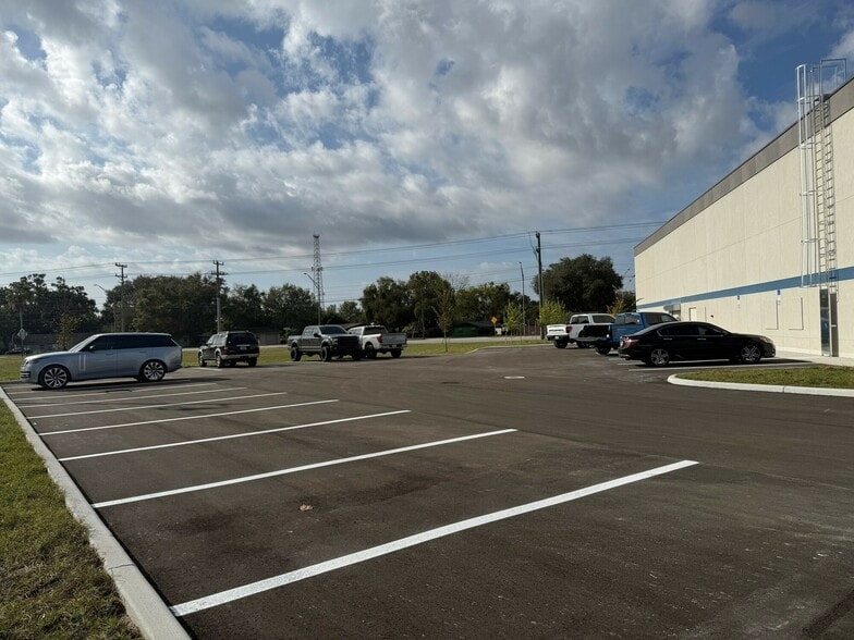 More Photos Of 1530 Kendrick Ln, Lakeland Warehouse For Lease