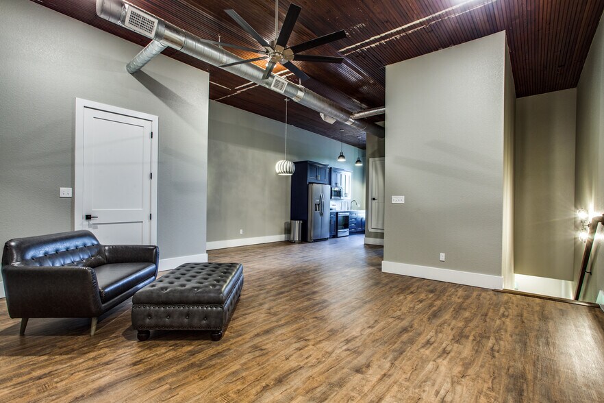 More Photos Of 1024 Halsell St, Bridgeport Storefront Retail Office For Sale