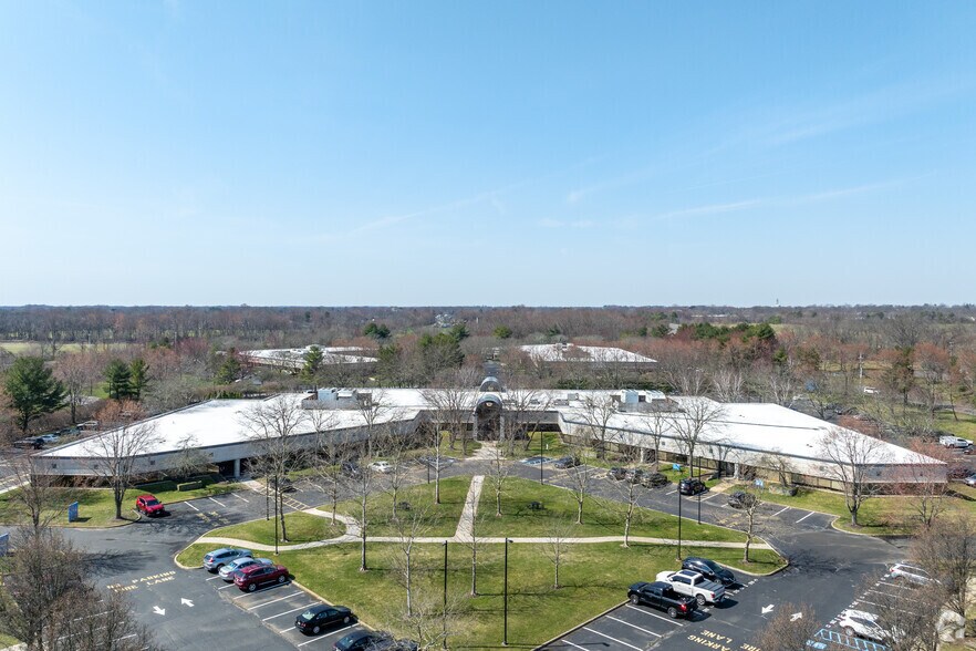 More Photos Of 3 Paragon Way, Freehold Office For Lease