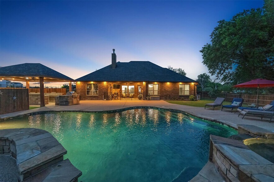 More Photos Of 7839 Blanchard Way, Fort Worth Specialty For Sale