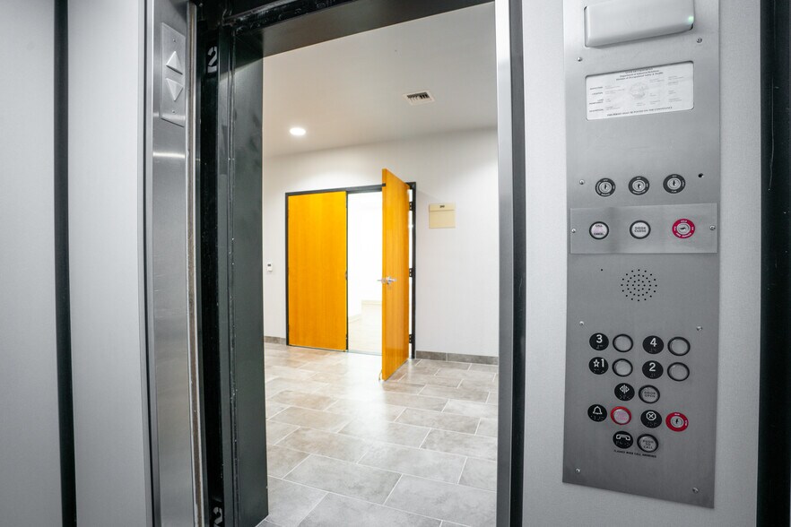 More Photos Of 6160 Mission Gorge Rd, San Diego Loft Creative Space For Lease