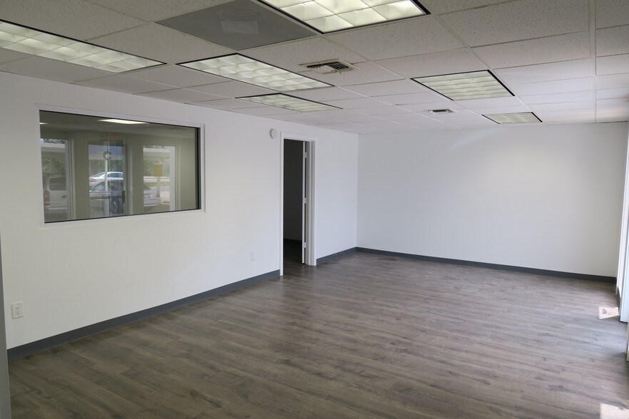 More Photos Of 5930 Star Ln, Houston General Retail For Lease