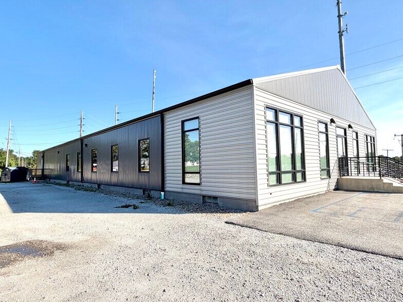 More Photos Of 451 Washington St, Valparaiso Flex For Sale