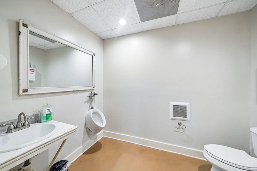 More Photos Of 1719 Signal Point Rd, Charleston Self Storage For Sale
