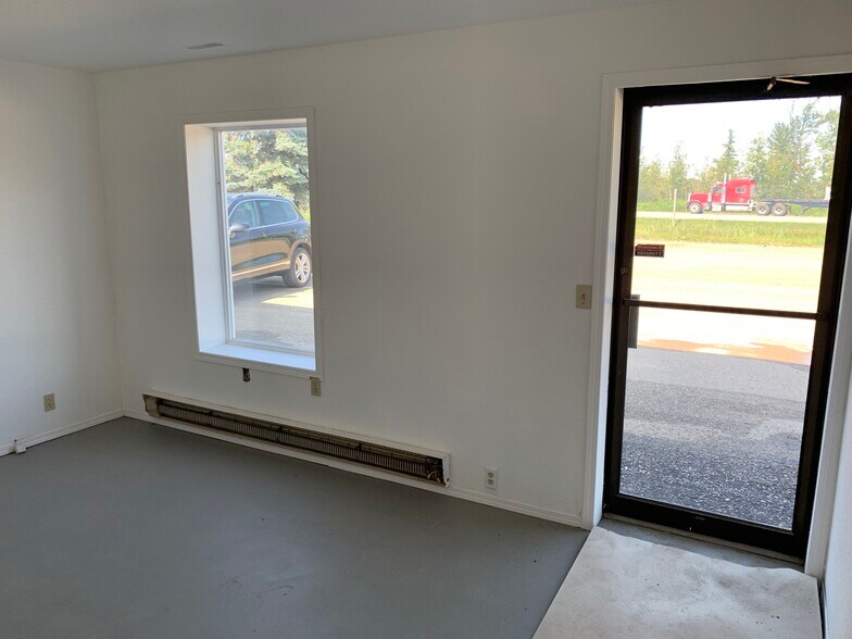 More Photos Of 4000 Landry Ave, Red Deer County Warehouse For Lease
