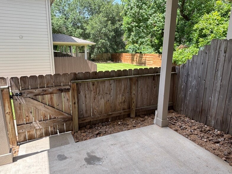 More Photos Of 215 E Luhn St, Bellville Apartments For Sale