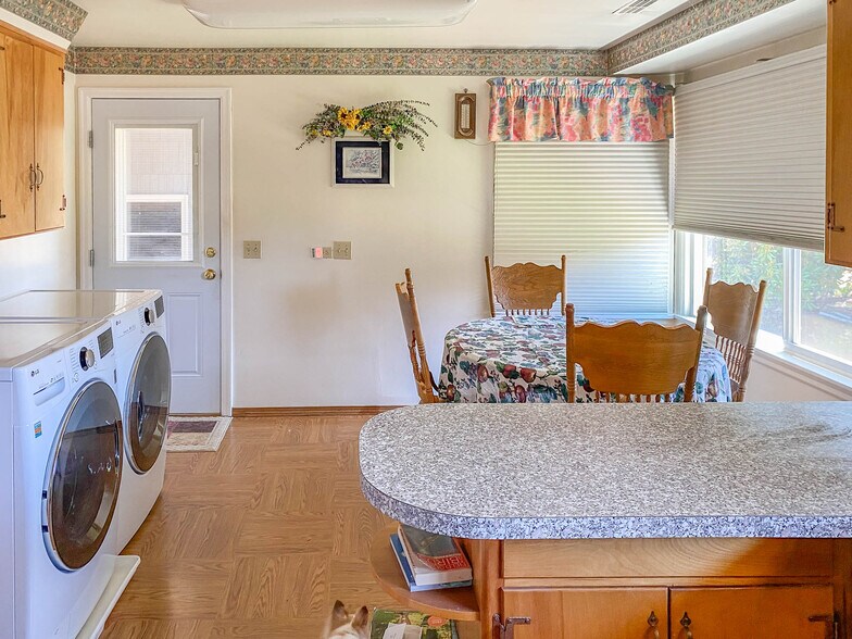 More Photos Of 8017 Old Highway 99 N, Roseburg Distribution For Sale