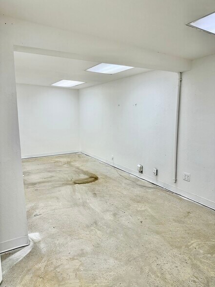 More Photos Of 1601 E Sample Rd, Pompano Beach Freestanding For Sale