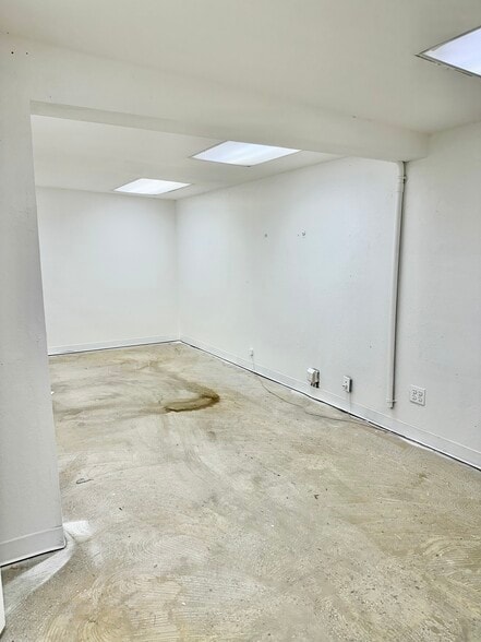 More Photos Of 1601 E Sample Rd, Pompano Beach Freestanding For Sale