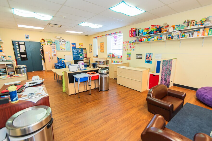 More Photos Of 1616 Orthodox St, Philadelphia Schools For Sale