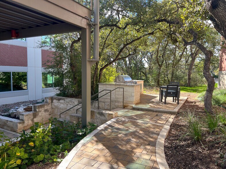 More Photos Of 2806 W Bitters Rd, San Antonio Unknown For Lease