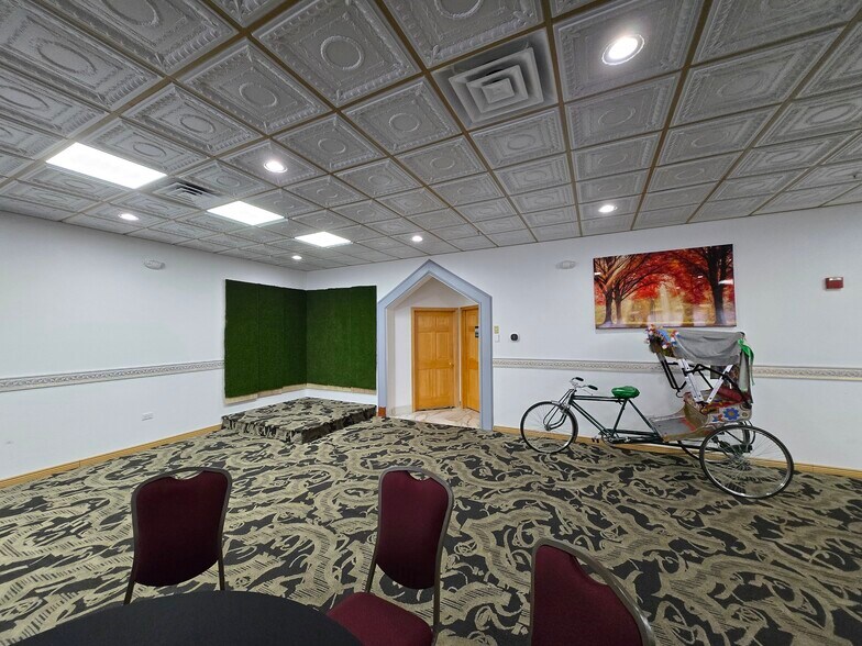 More Photos Of 9445 Park Meadows Dr, Lone Tree Restaurant For Lease