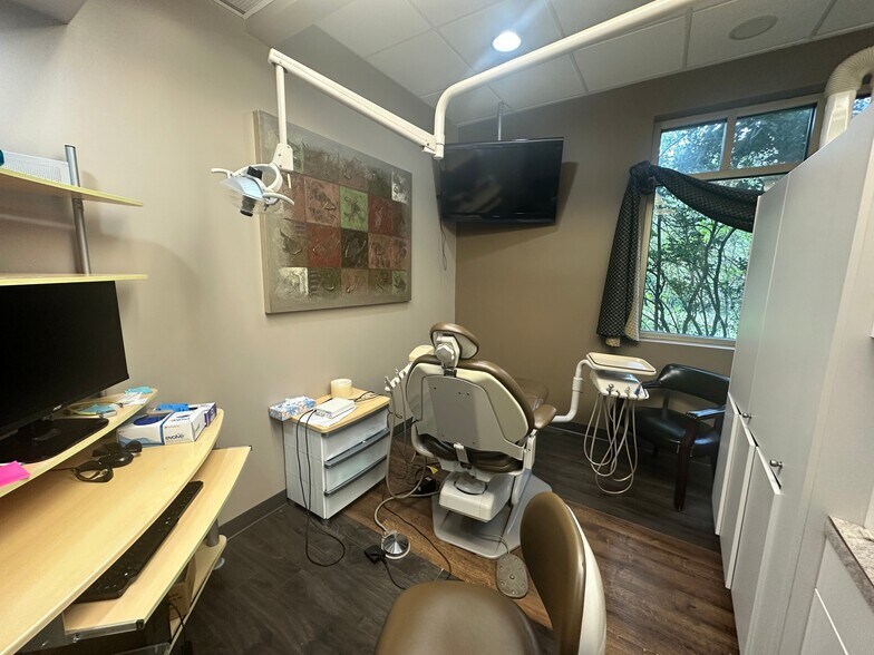 More Photos Of 342 N Main St, Alpharetta Office For Lease