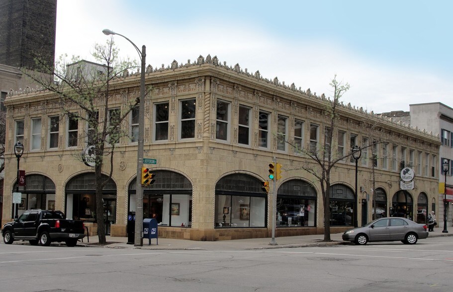 More Photos Of 751-761 N Jefferson St, Milwaukee Storefront Retail Office For Lease