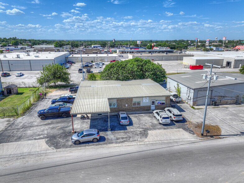 More Photos Of 242 Trade Center Dr, New Braunfels Warehouse For Lease