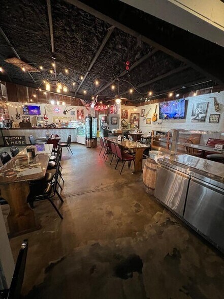 More Photos Of 2121 Batesville Blvd, Southside Restaurant For Sale