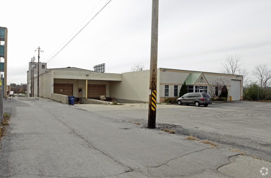 More Photos Of 3831 W Wells St, Milwaukee Manufacturing For Sale