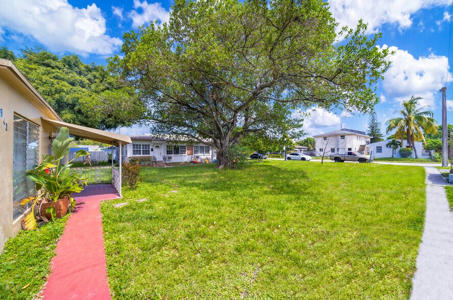 More Photos Of 1943-1947 Buchanan St, Hollywood Apartments For Sale