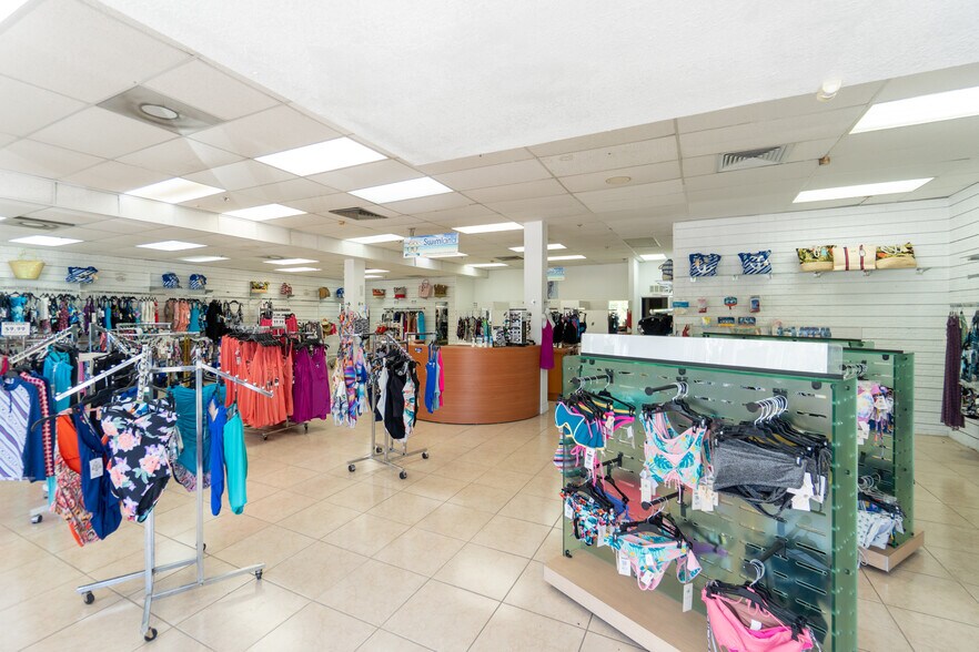 More Photos Of 3149 W Hallandale Beach Blvd, Hallandale Warehouse For Lease