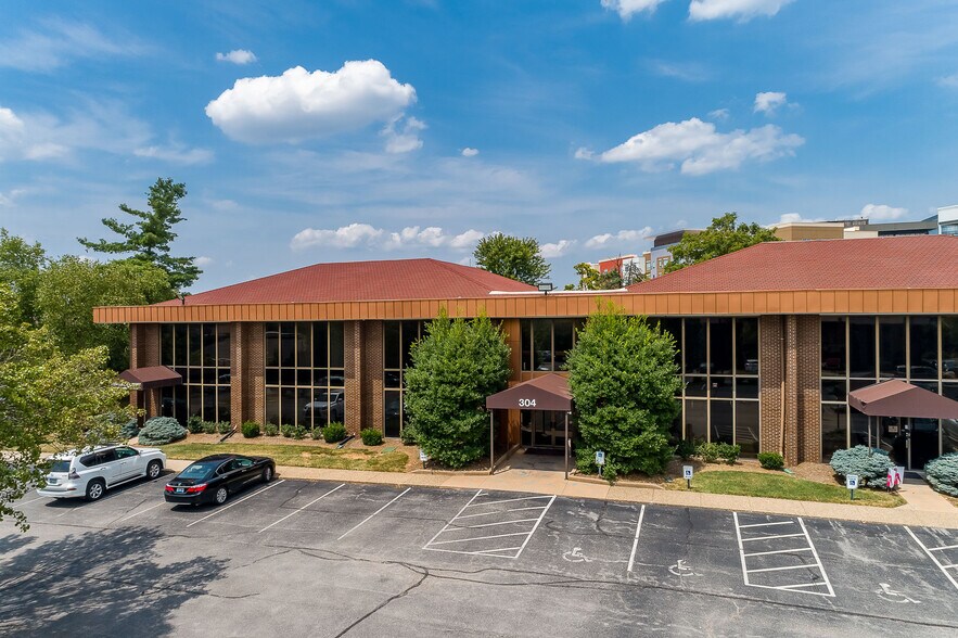 More Photos Of 304 Whittington Pky, Louisville Office For Sale