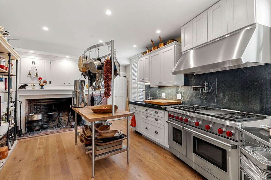 More Photos Of 314 Essex St, Salem Specialty For Sale