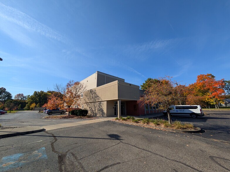 More Photos Of 1871 Bailey Rd, Cuyahoga Falls Medical For Sale