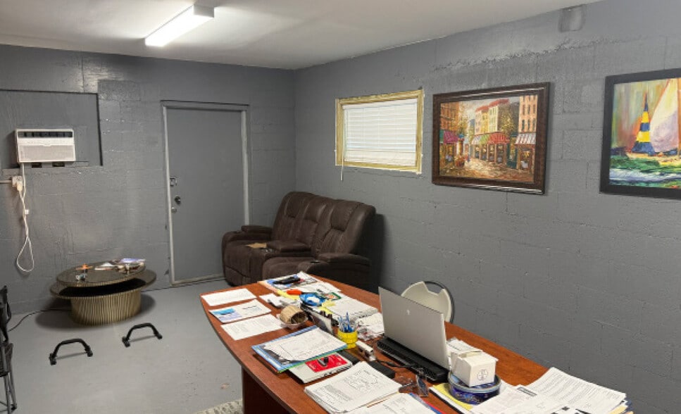 More Photos Of 3601 SE Dixie Hwy, Stuart Warehouse For Sale