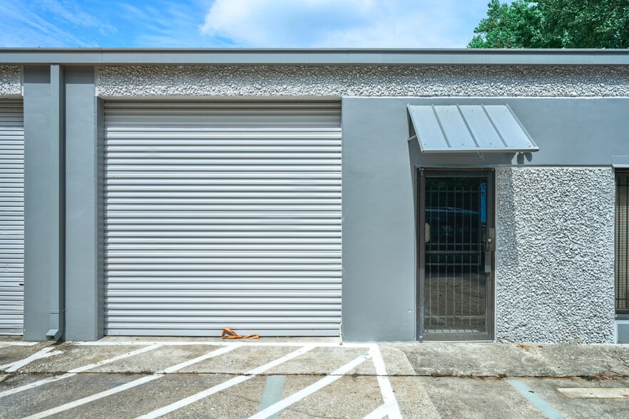 More Photos Of 1300 S Frazier St, Conroe Unknown For Lease