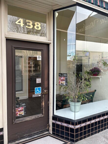 More Photos Of 448 College St, Woodland Office Residential For Lease