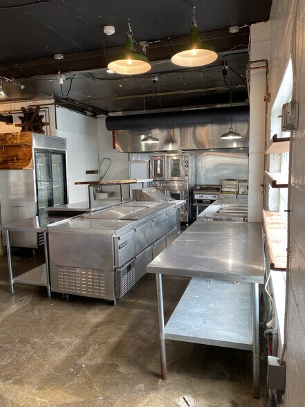 More Photos Of 3648 S Park Ave, Buffalo Restaurant For Lease