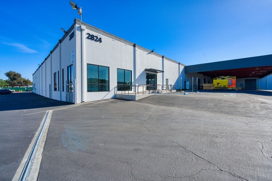 More Photos Of 2824 E 208th St, Carson Warehouse For Lease
