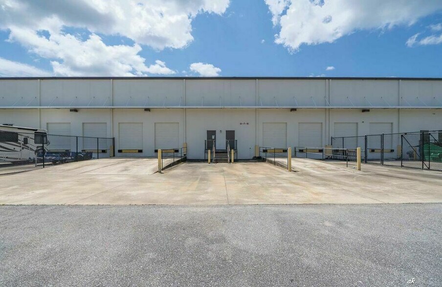 More Photos Of 17740 Ashley Dr, Panama City Beach Distribution For Lease