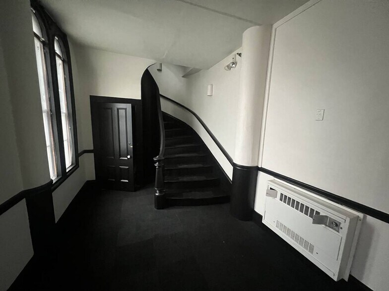 More Photos Of 45 Pearl St, Portsmouth Office For Lease