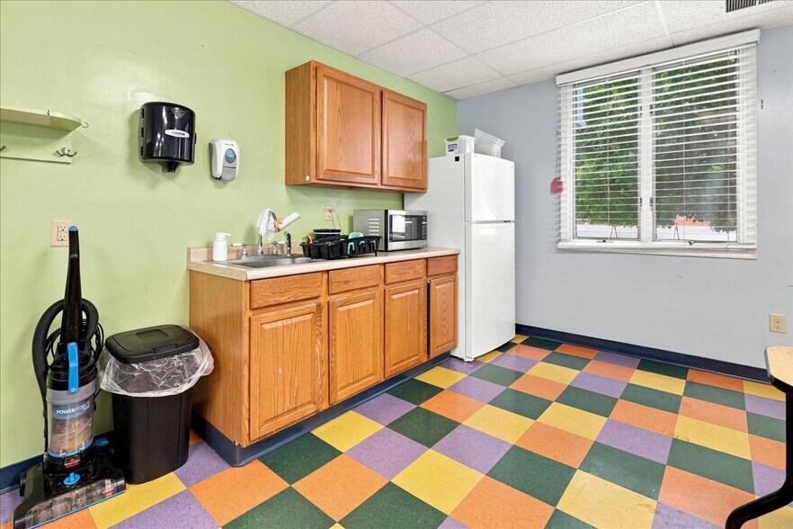 More Photos Of 991 Chicago Ave, Harrisonburg Flex For Sale