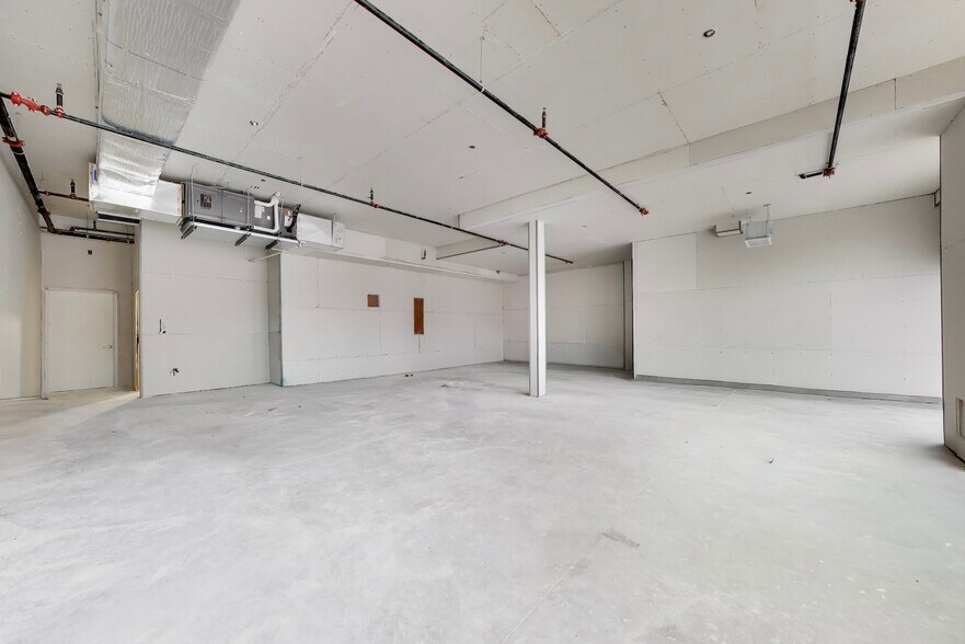 More Photos Of 1952 W Lawrence Ave, Chicago Storefront Retail Office For Lease