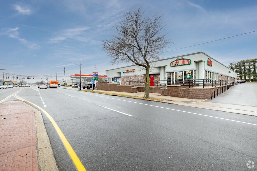 More Photos Of 1700-1720 Lakeville Rd, New Hyde Park General Retail For Lease