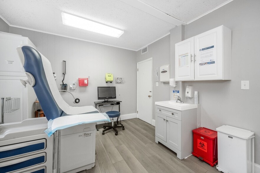 More Photos Of 504 Gramatan Ave, Mount Vernon Medical For Lease
