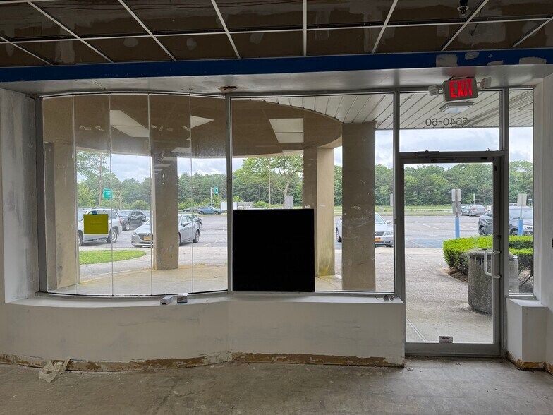 More Photos Of 5640 Sunrise Hwy, Sayville Unknown For Lease