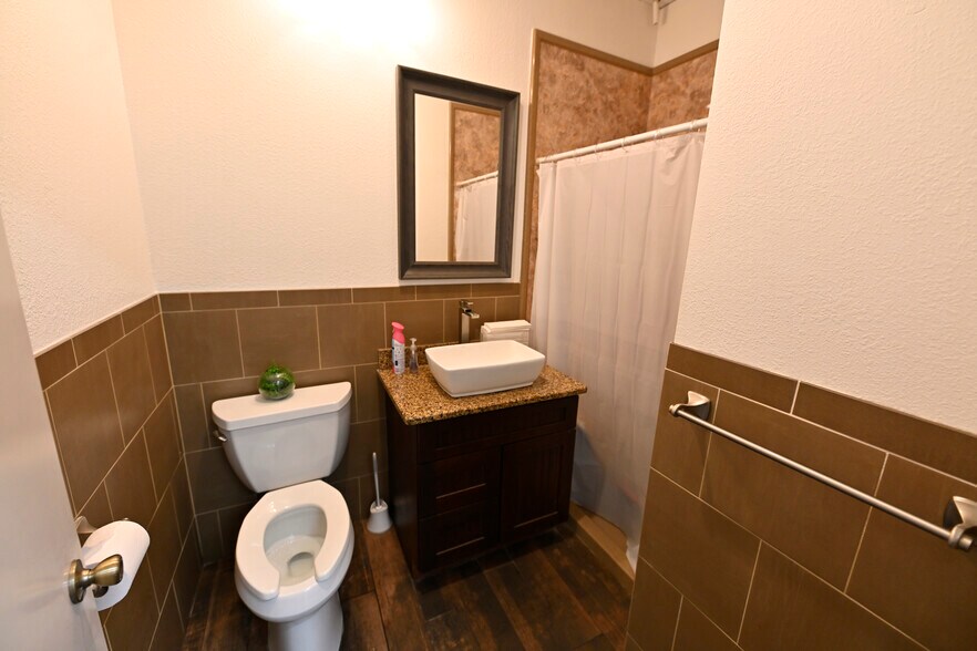 More Photos Of 121 Interpark Blvd, San Antonio Research And Development For Lease