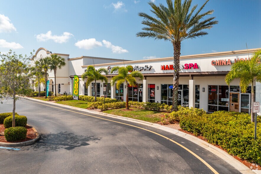 More Photos Of 16960-16980 S Tamiami Trl, Fort Myers General Retail For Lease