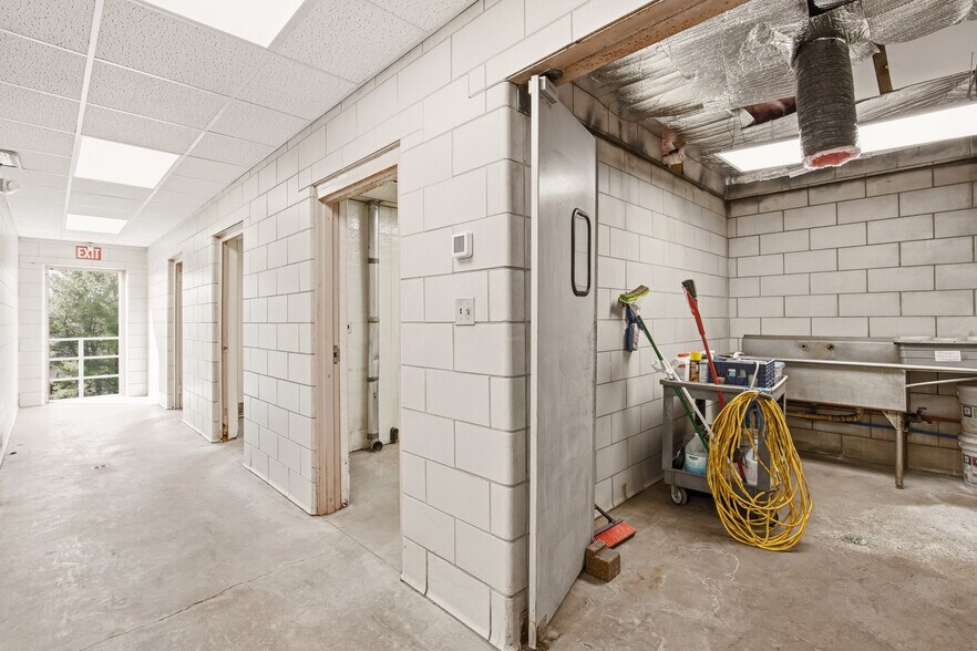 More Photos Of 1908 Water Level Rd, Somerset Specialty For Sale