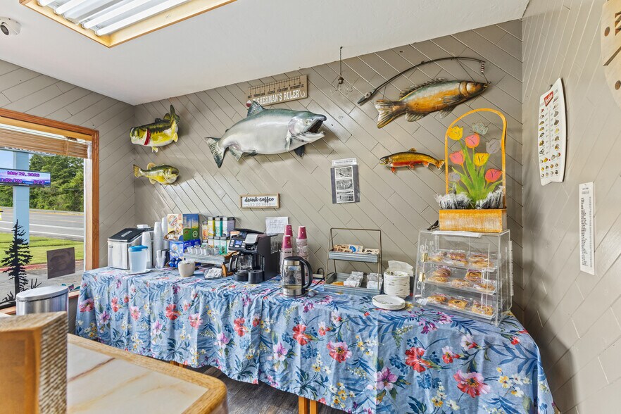 More Photos Of 787 N Central Blvd, Coquille Hotel For Sale