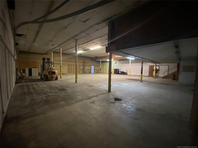 More Photos Of 713 N 2nd St, Stilwell Industrial For Sale