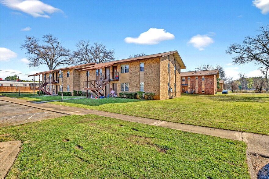 More Photos Of 1703 E Market Ave, Searcy Apartments For Sale