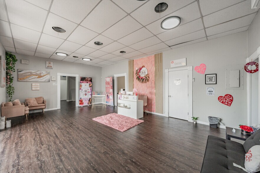 More Photos Of 7235 Glenview Dr, Richland Hills Office For Sale