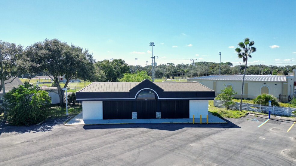 More Photos Of 1035 W King St, Cocoa Freestanding For Sale