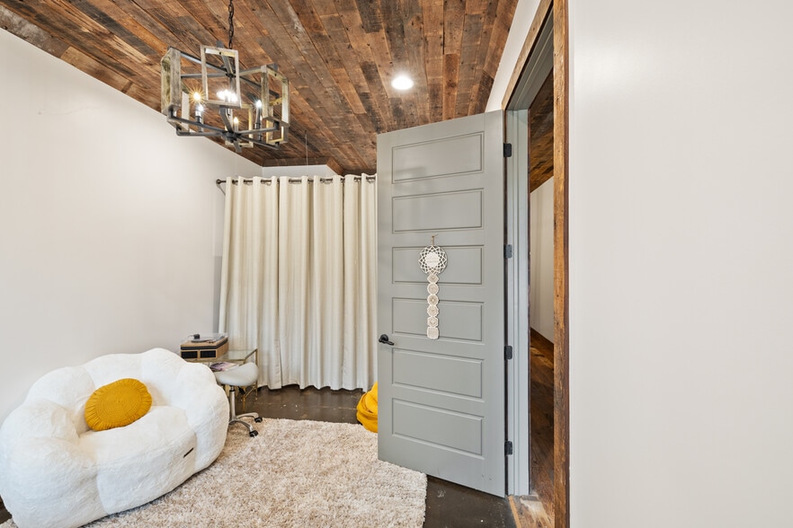 More Photos Of 12540 Broadwell Rd, Alpharetta Storefront Retail Office For Lease