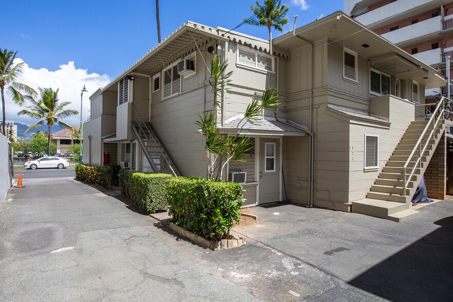 More Photos Of 2517 Ala Wai Blvd, Honolulu Apartments For Sale