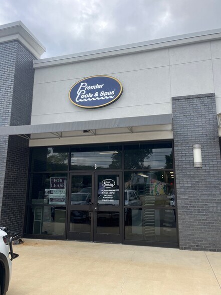 More Photos Of 2338 Whitesburg Dr, Huntsville Storefront Retail Office For Lease