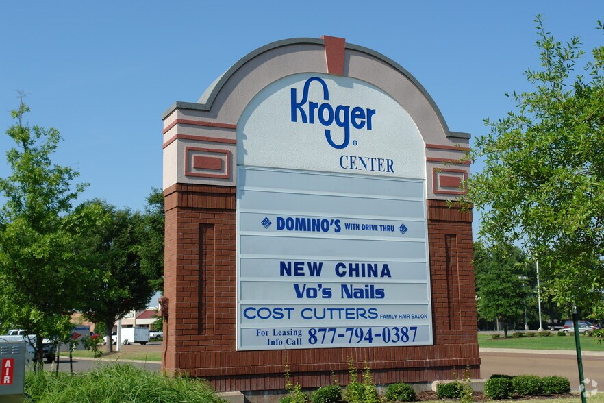 More Photos Of 240 New Byhalia Rd, Collierville Supermarket For Lease